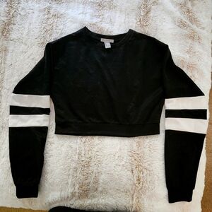 Forever 21 black cropped sweatshirt S - striped sleeves